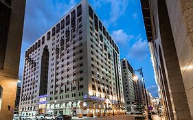 Qasr Al Ansar Golden Tulip Hotel